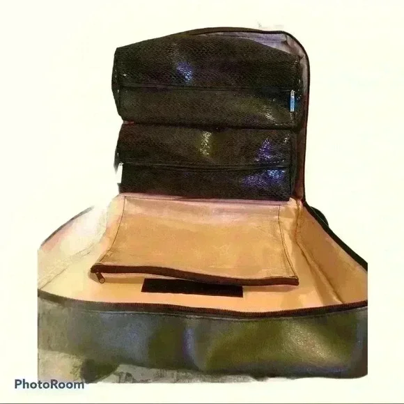 Cosmetic Carrier. - Picture 2 of 6